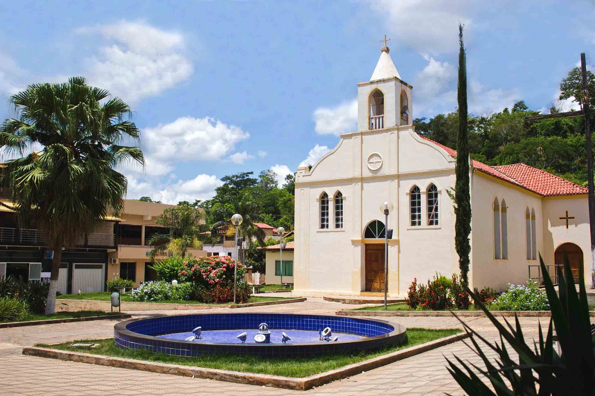 Vista da fachada da Paróquia São Félix em São Félix de Minas