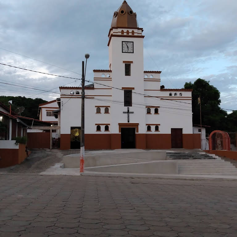 Vista da fachada da Paróquia São Sebastião em Carlos Chagas