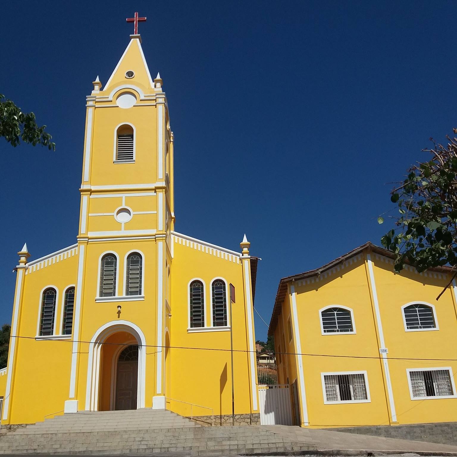 Vista da Fachada da Paróquia São Sebastião em Machacalis