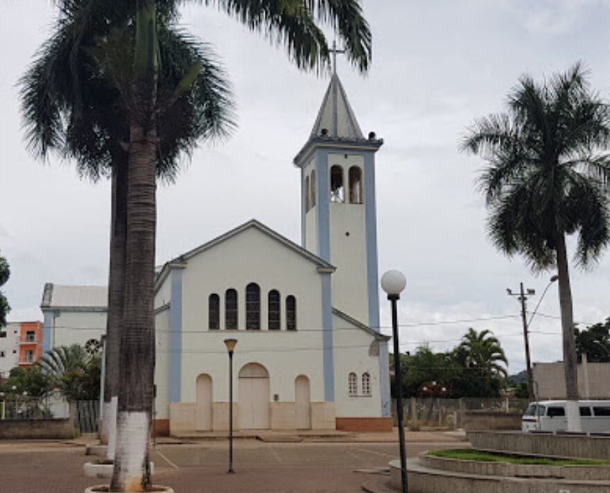 Vista da fachada da Paróquia Senhor Bom Jesus em Poté